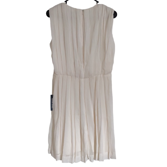 NWT ModCloth Size Small Sleeveless Metallic Pleated Bow Accent Mini Dress - Picture 2 of 15